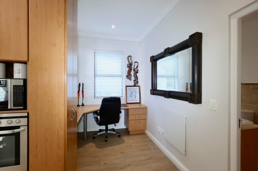 To Let 1 Bedroom Property for Rent in Kanonberg Western Cape